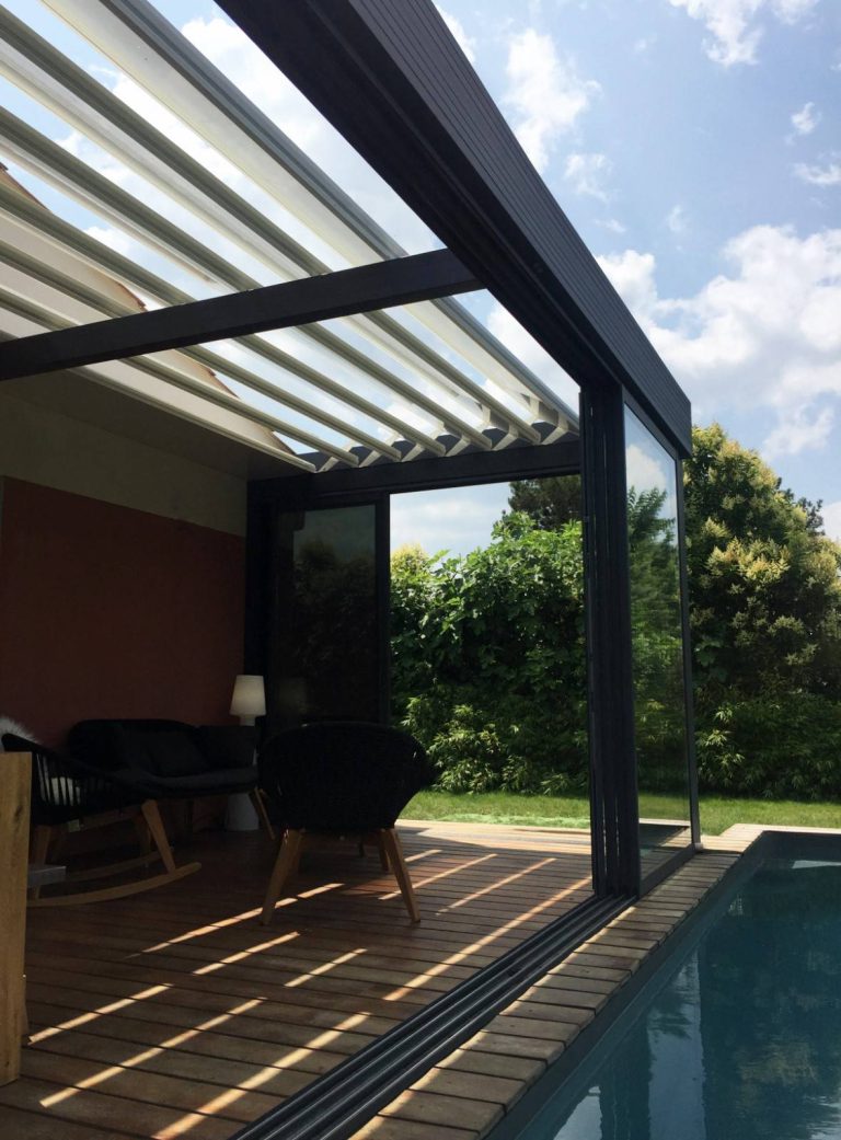 La pergola style Poolhouse ouverte sur la piscine – Colomiers (31)