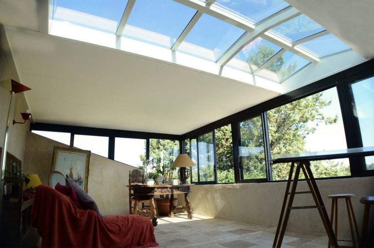 Extension d&rsquo;un atelier sur mesure avec dôme verrier