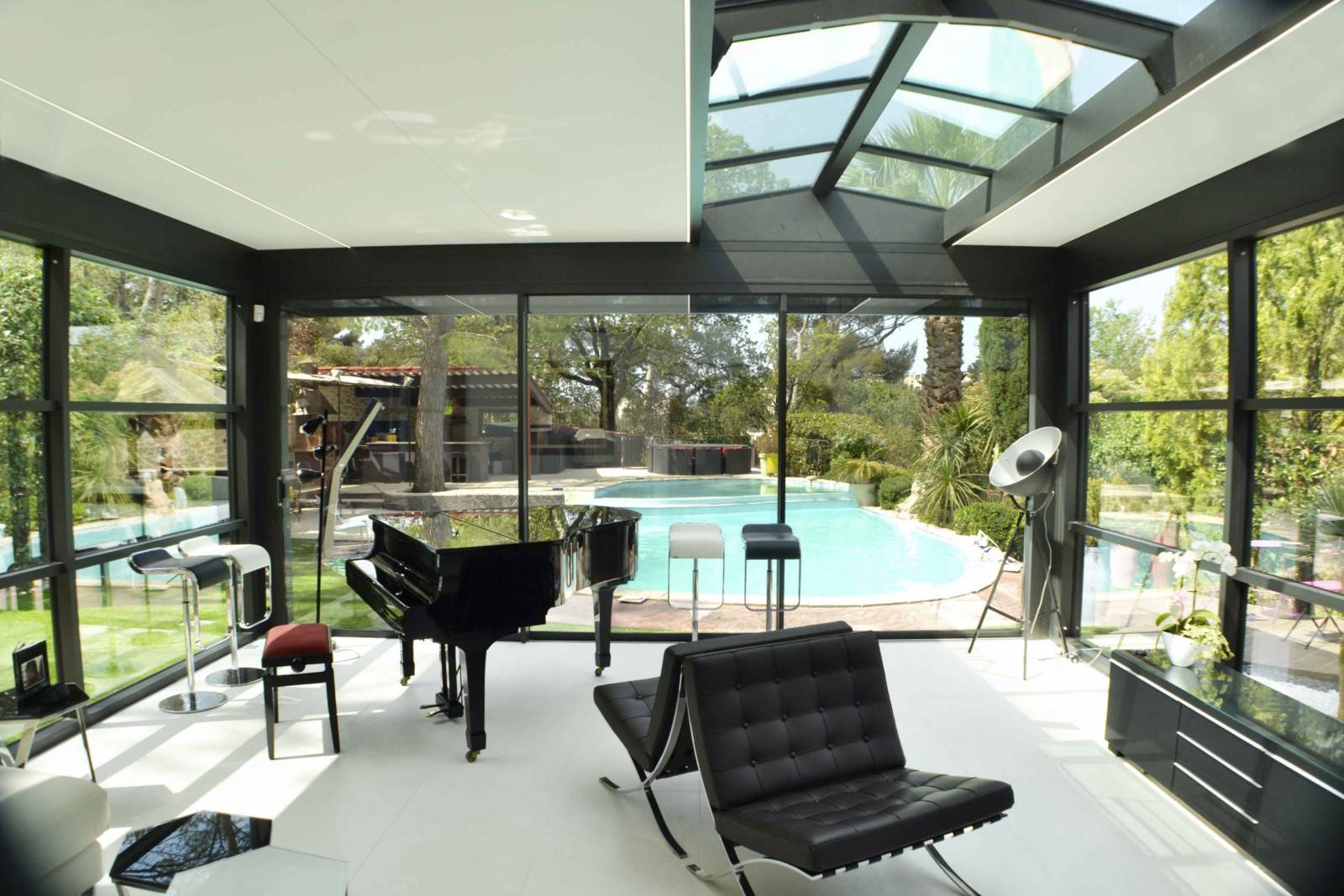 Realisation9ZenithSalon41600x1200jpg_60391363c3341