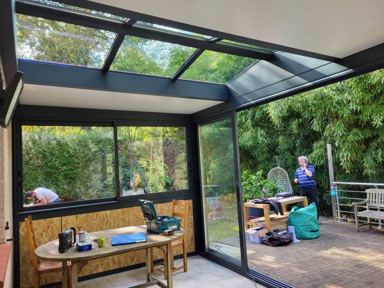 Installation de menuiseries en aluminium à rupture de pont thermique pour une extension de maison de 40m² à Daux