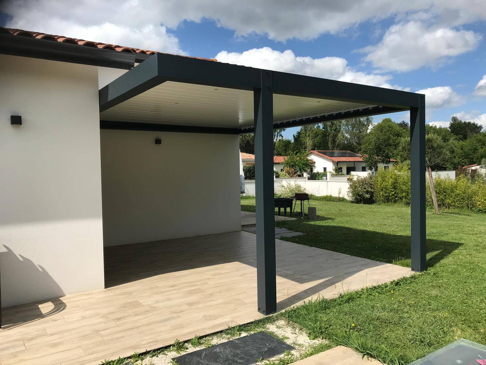 pergolaalubioclimatiqueadosseemurmaisonGersetToulousejpg_6655eec3779e7