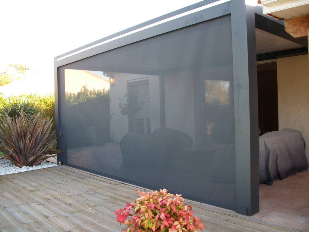 Nos options stores zip et spots LED sur une pergola autoportée ou adossée - L'Isle Jourdain (32)