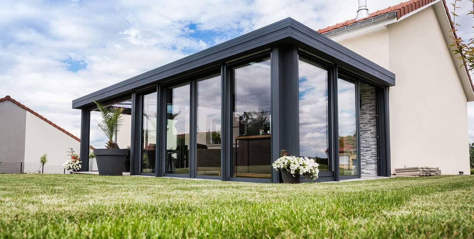 Opter pour l’avenir avec la véranda extension contemporaine à toiture plate à Toulouse (31) et Gers (32)