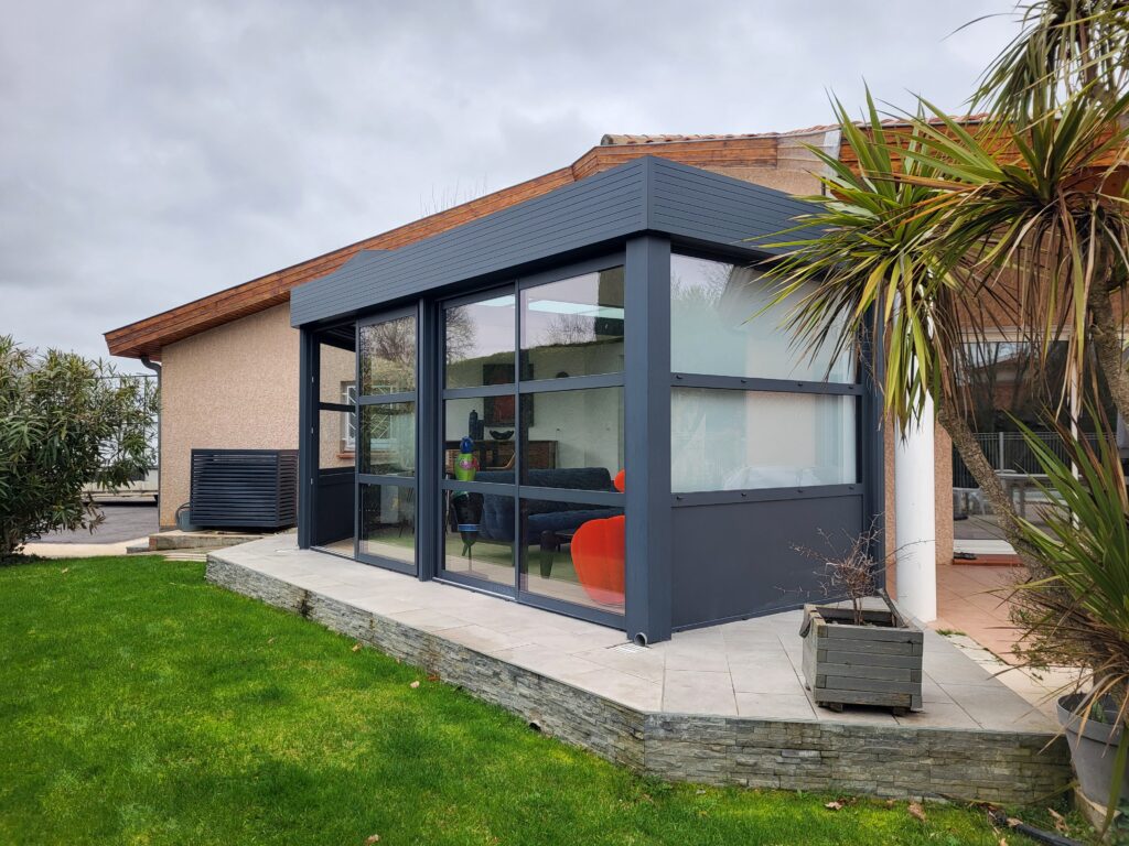 Extension de maison pour créer un espace de vie supplémentaire lumineux à Léguevin 31