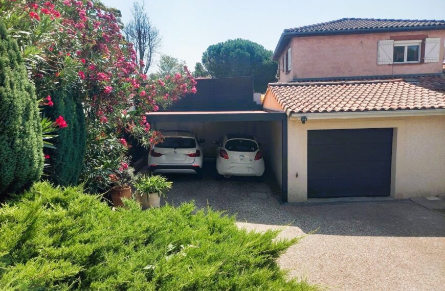 Carport double gris anthracite adossé au mur du garage – L&rsquo;Isle Jourdain et Colomiers