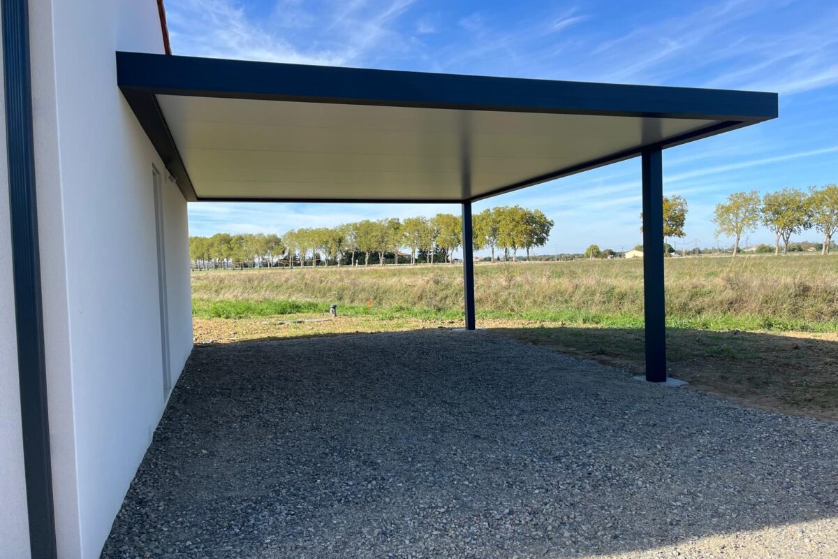 carport adossé pour 1 voiture 2 poteaux gris anthracite Gers proche de Toulouse