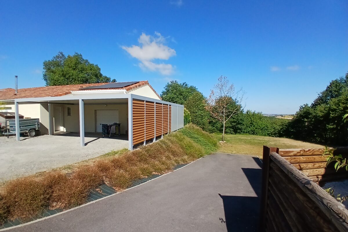 carport double XXL abri pour 2 voitures fermé avec brises vue alu imitation bois gers toulouse