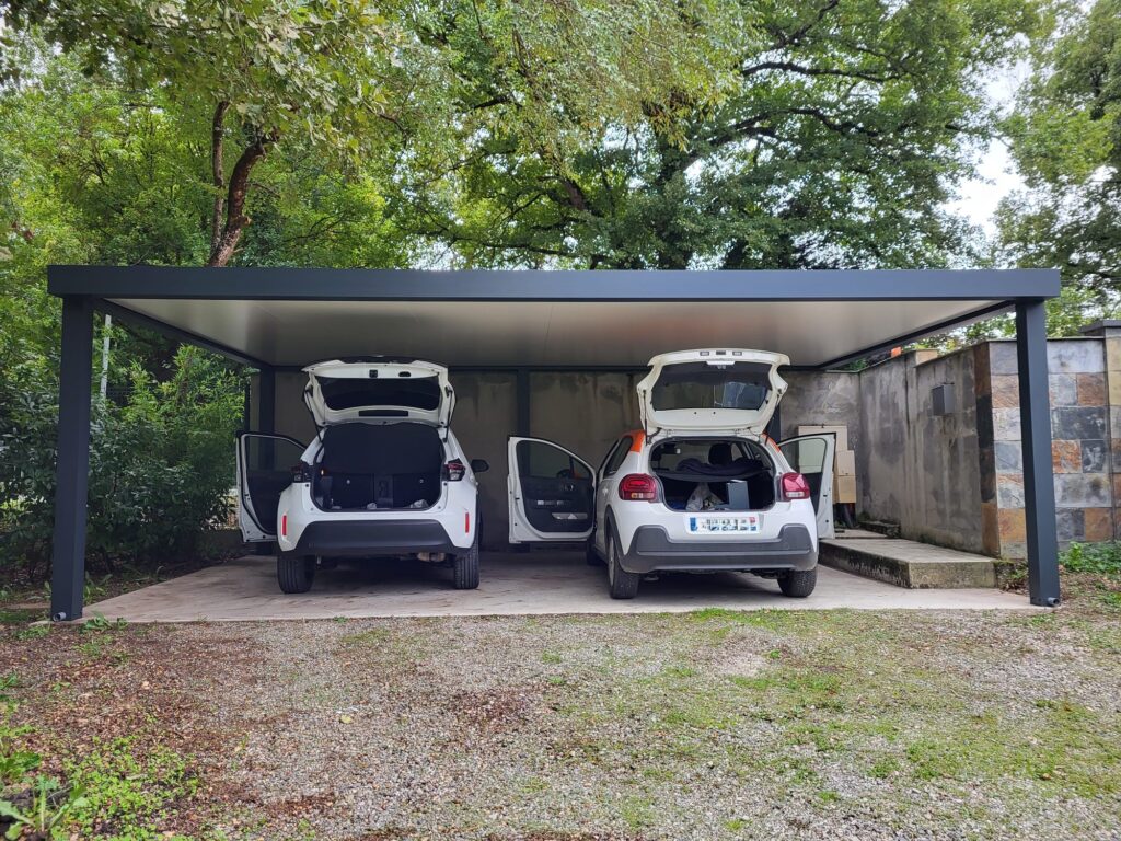 Carport double voitures avec hauteur sur mesure pour ouverture des coffres Gers Toulouse