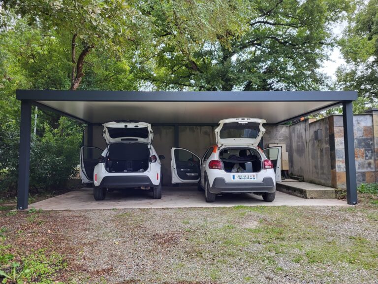 Carport double voitures avec hauteur sur mesure pour ouverture des coffres Gers Toulouse