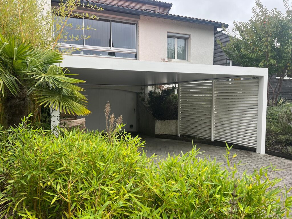 Carport sur mesure avec brise vue en aluminium Gers Toulouse