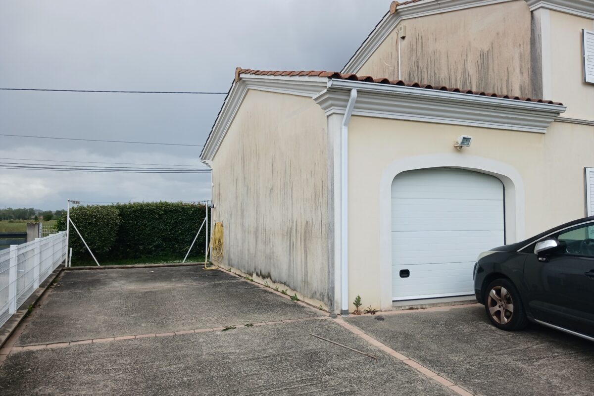 chantier nu avant pose du carport blanc